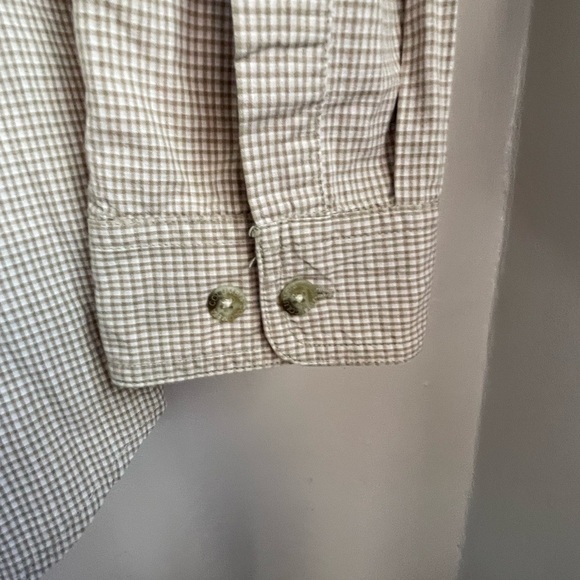 Columbia Tan and white button long sleeve sz Lg - Picture 6 of 8